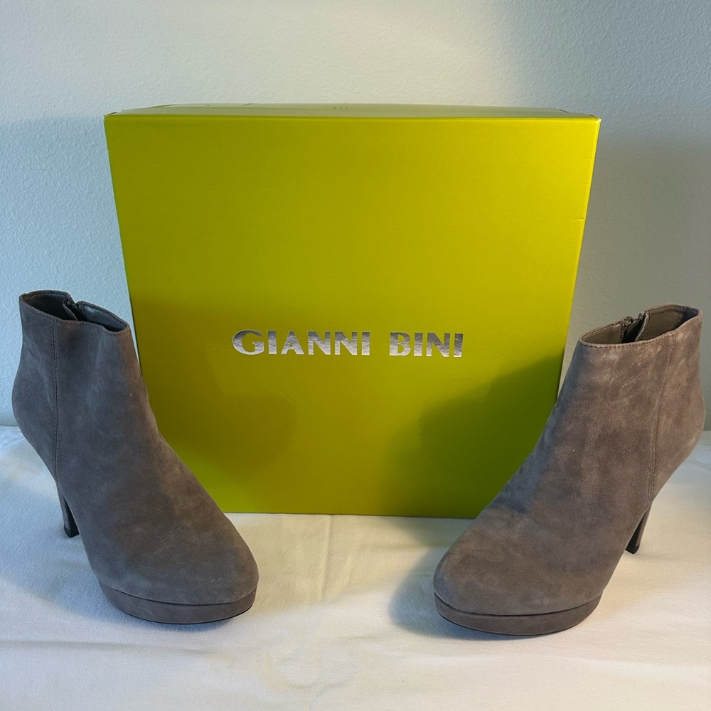 Gianni Bini Gray Ankle Booties with Stiletto Heel
5 inches heel